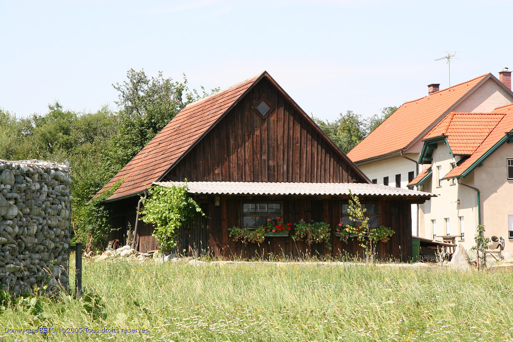 ROU_050802-144052