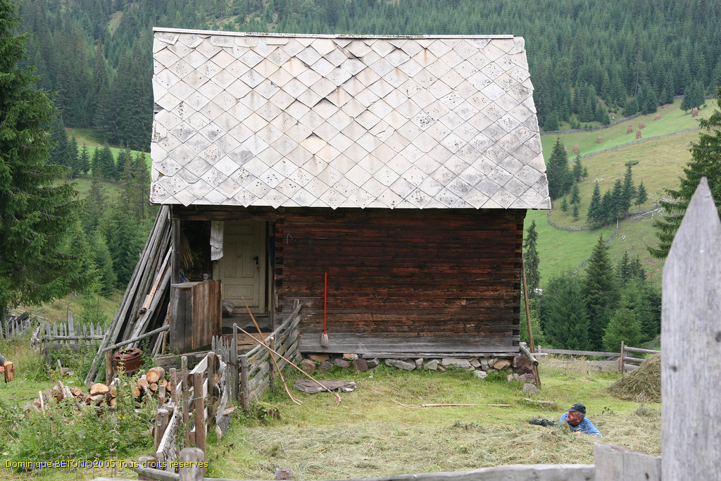 ROU_050805-114122